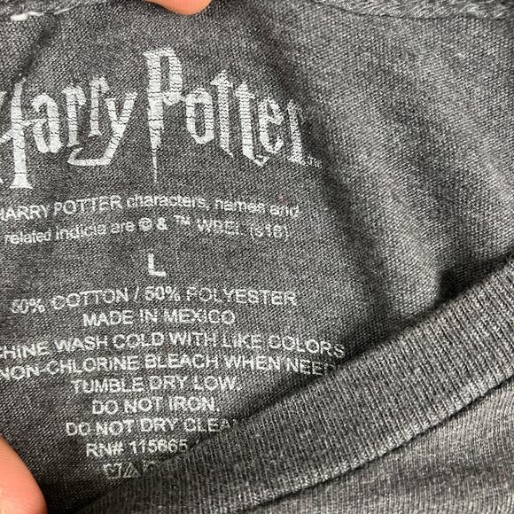 Harry Potter Hogwarts T-Shirt Mens L Gray Wizardry Crest Graphic Short Sleeve - Picture 3 of 7